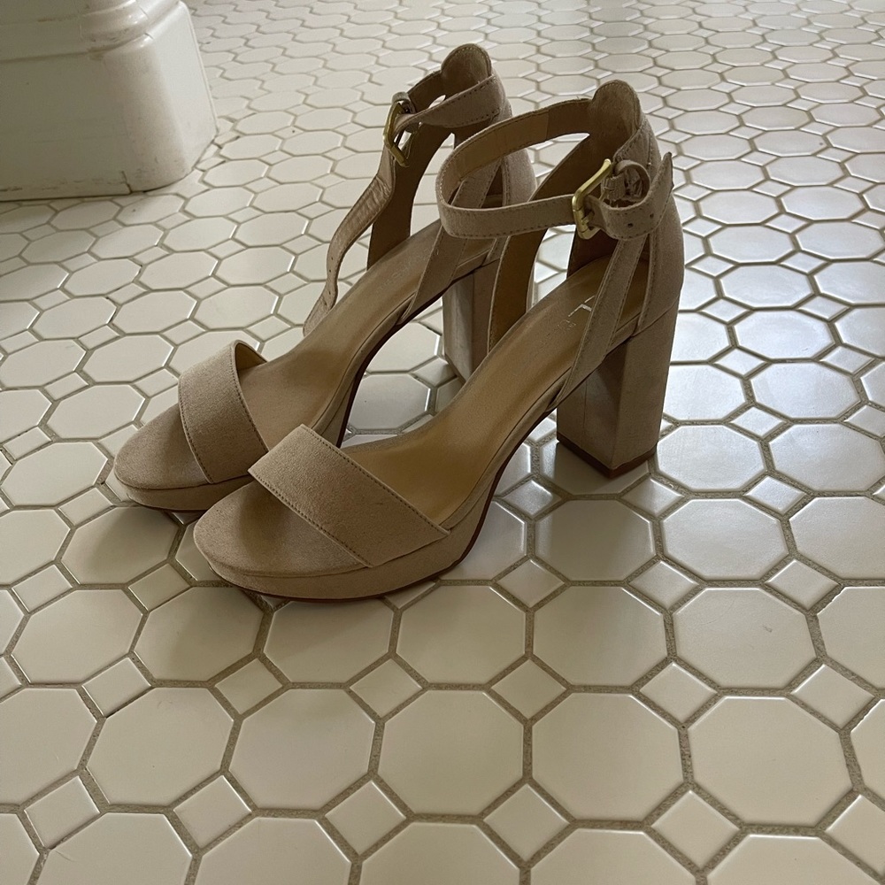 NEW without box. Nude CL by Chinese laundry heels
